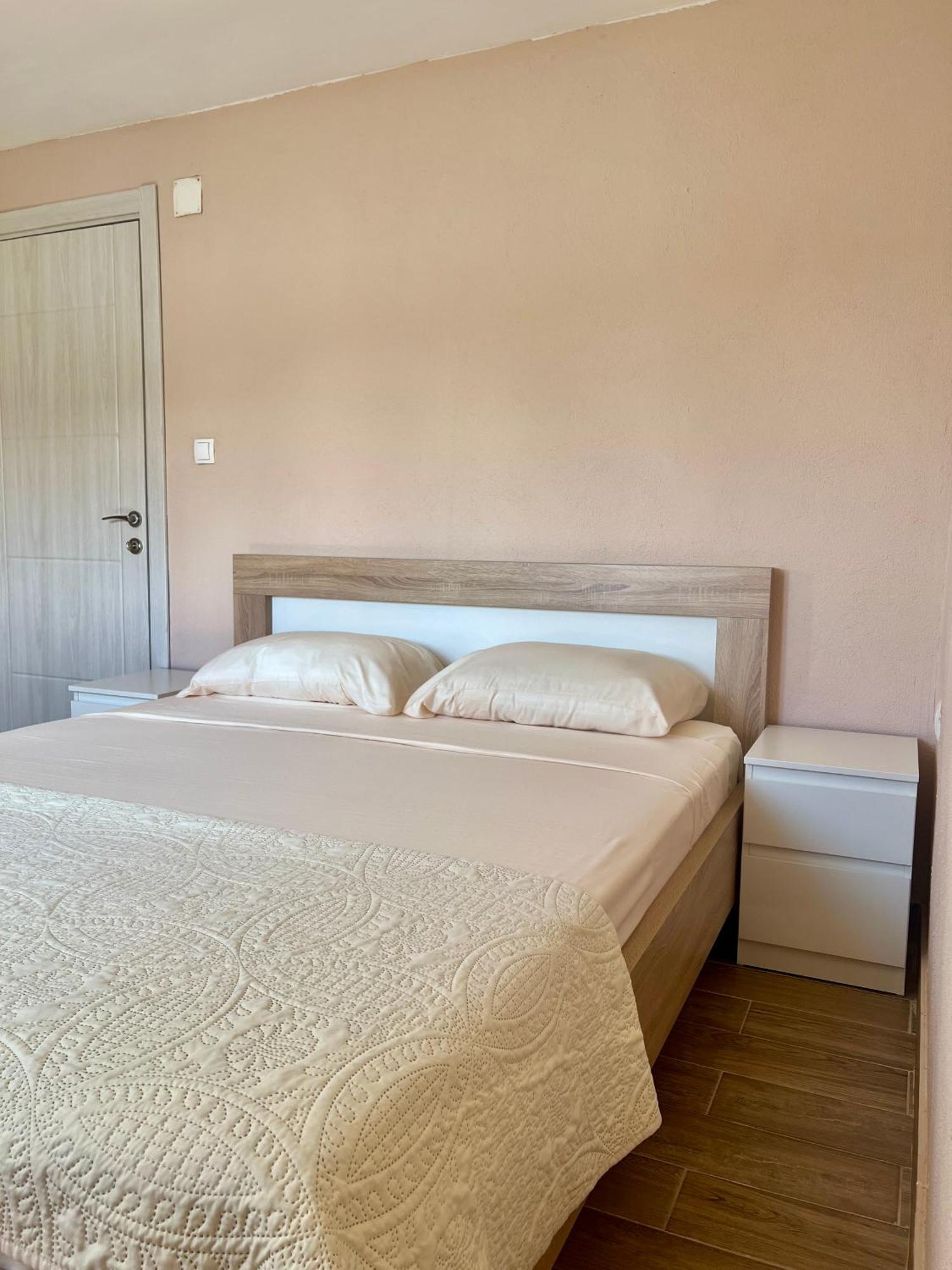 Lakeside Harmony Apartment Golubovci ภายนอก รูปภาพ