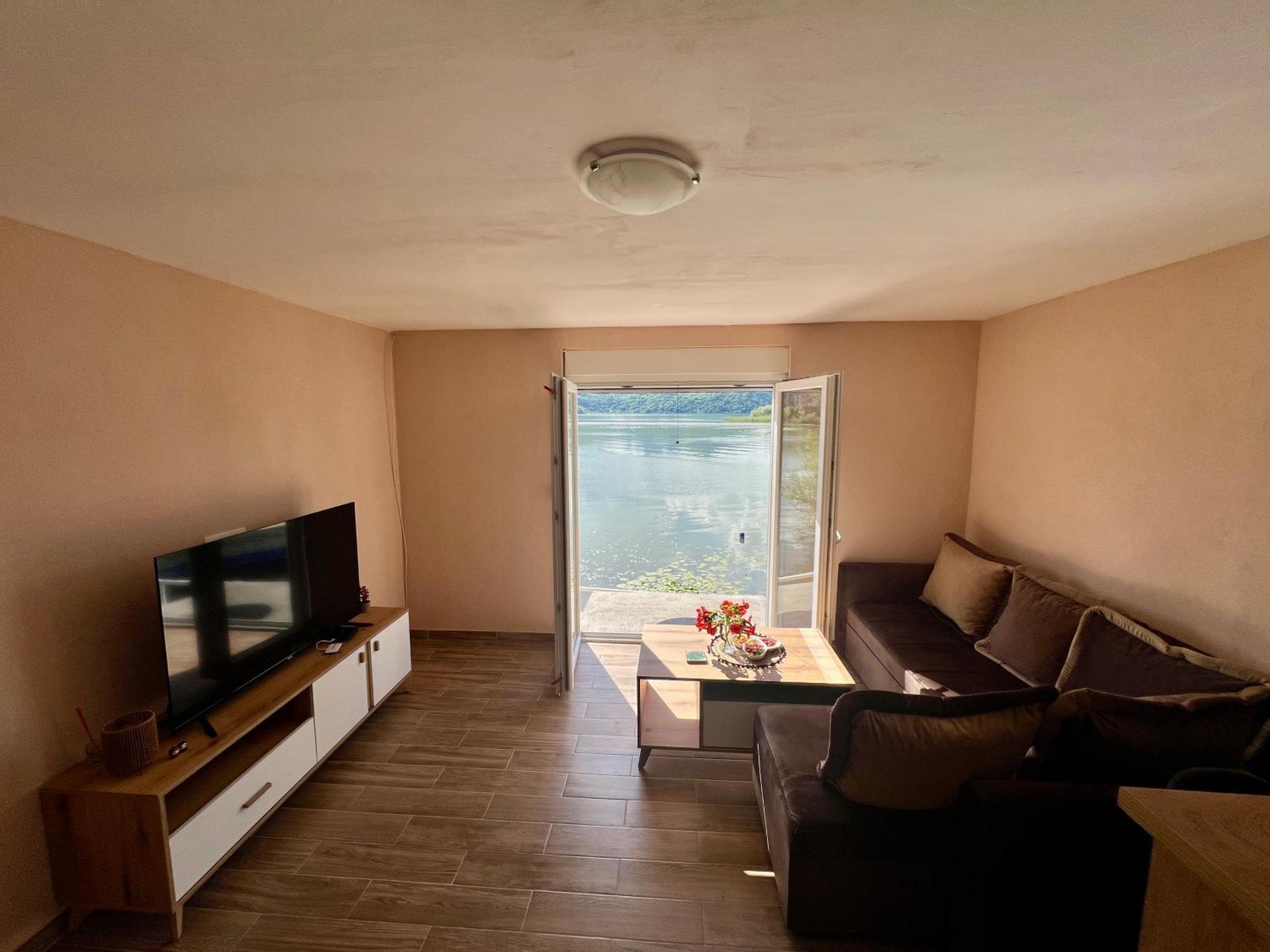 Lakeside Harmony Apartment Golubovci ภายนอก รูปภาพ