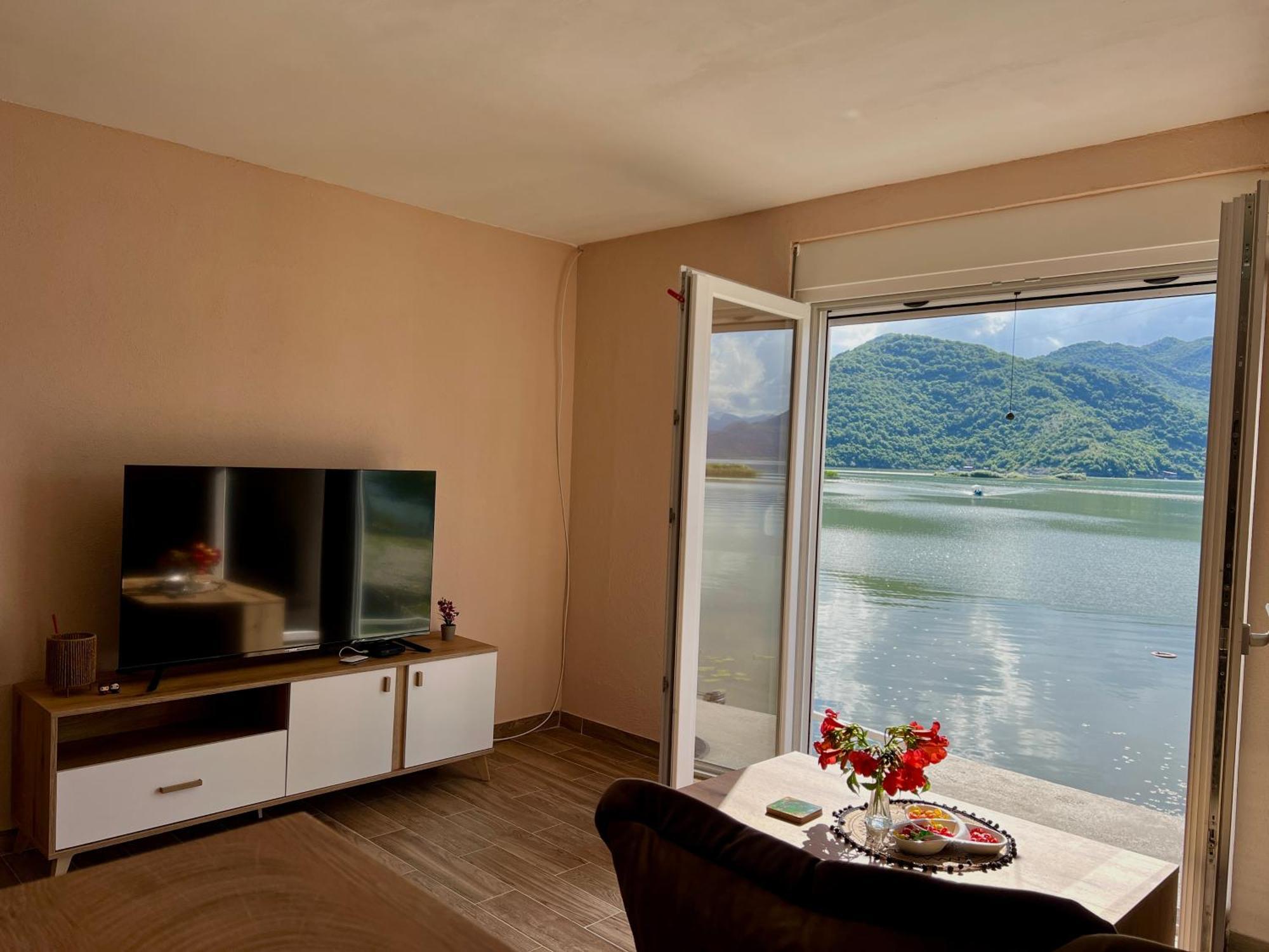 Lakeside Harmony Apartment Golubovci ภายนอก รูปภาพ