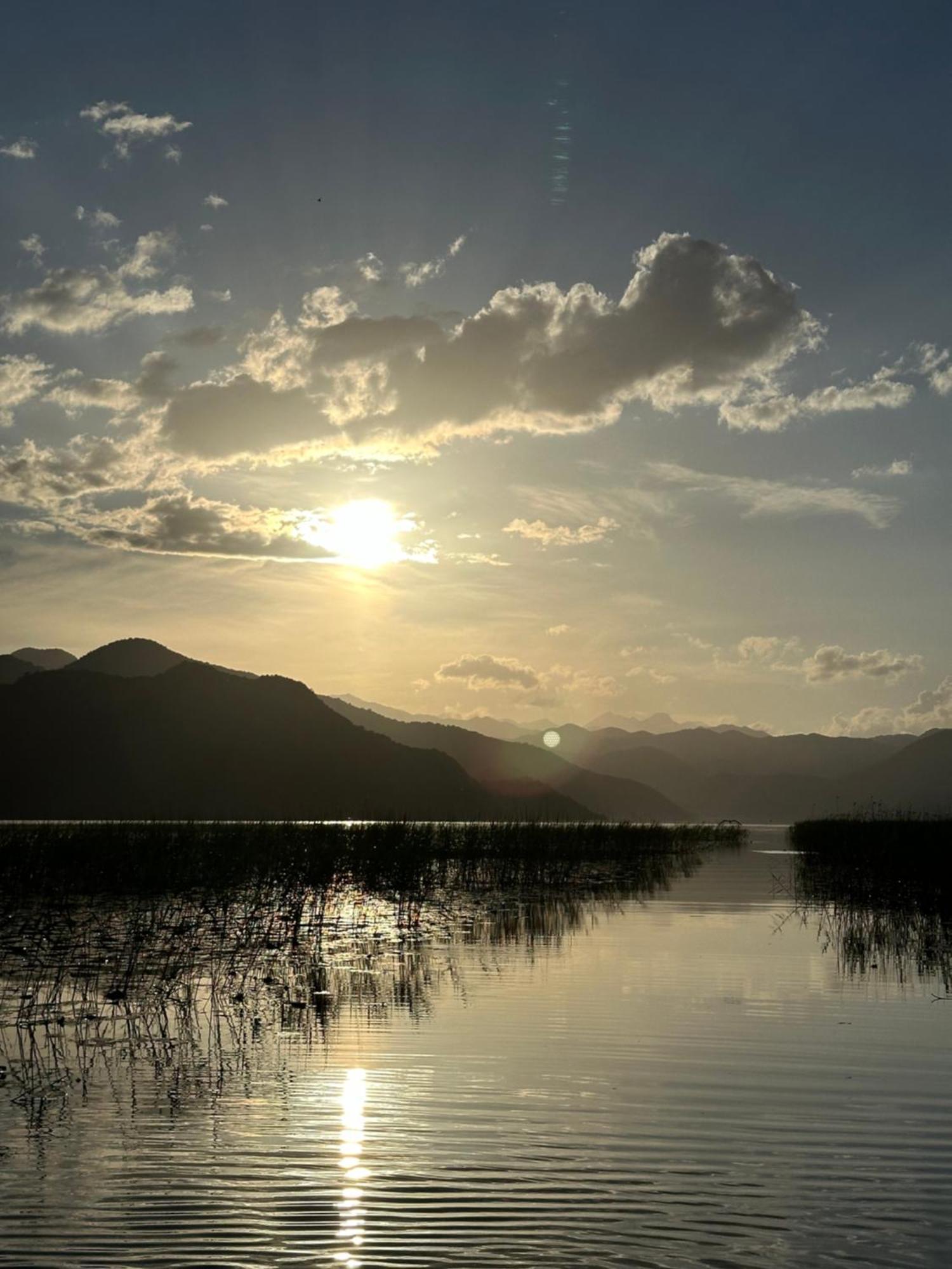 Lakeside Harmony Apartment Golubovci ภายนอก รูปภาพ