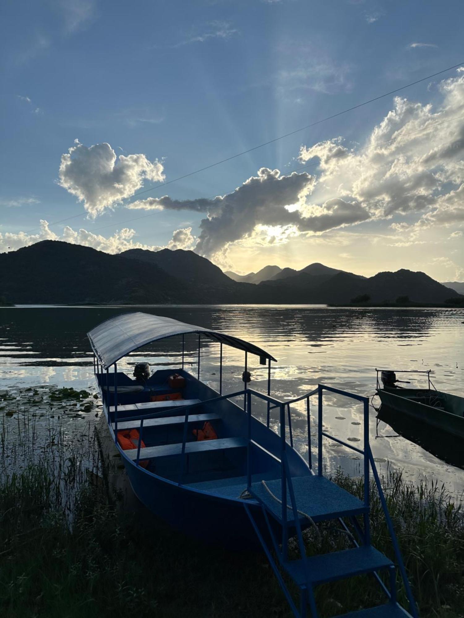 Lakeside Harmony Apartment Golubovci ภายนอก รูปภาพ