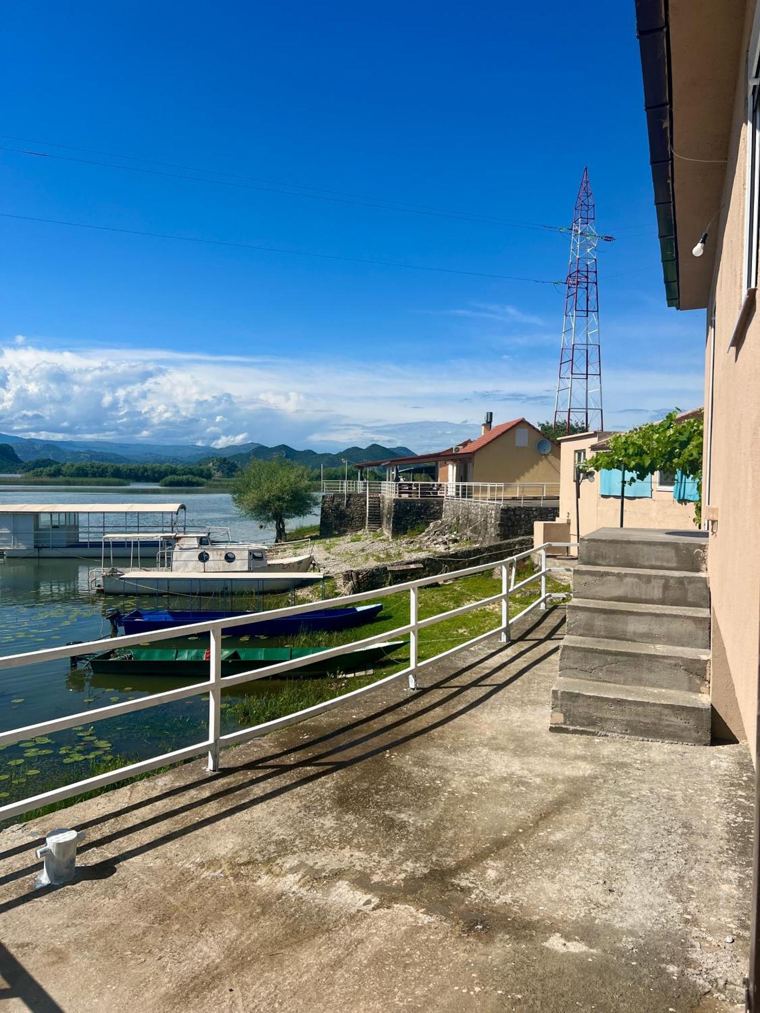 Lakeside Harmony Apartment Golubovci ภายนอก รูปภาพ
