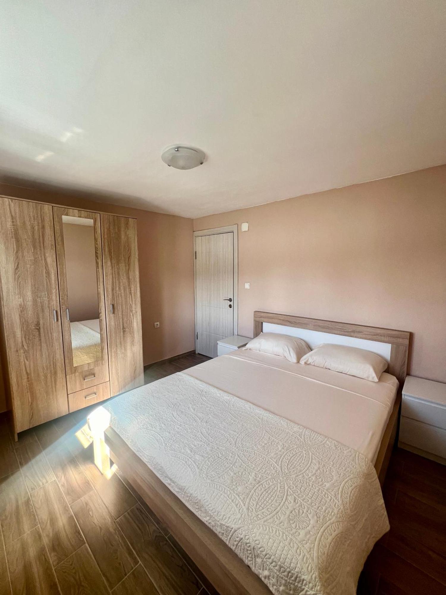 Lakeside Harmony Apartment Golubovci ภายนอก รูปภาพ
