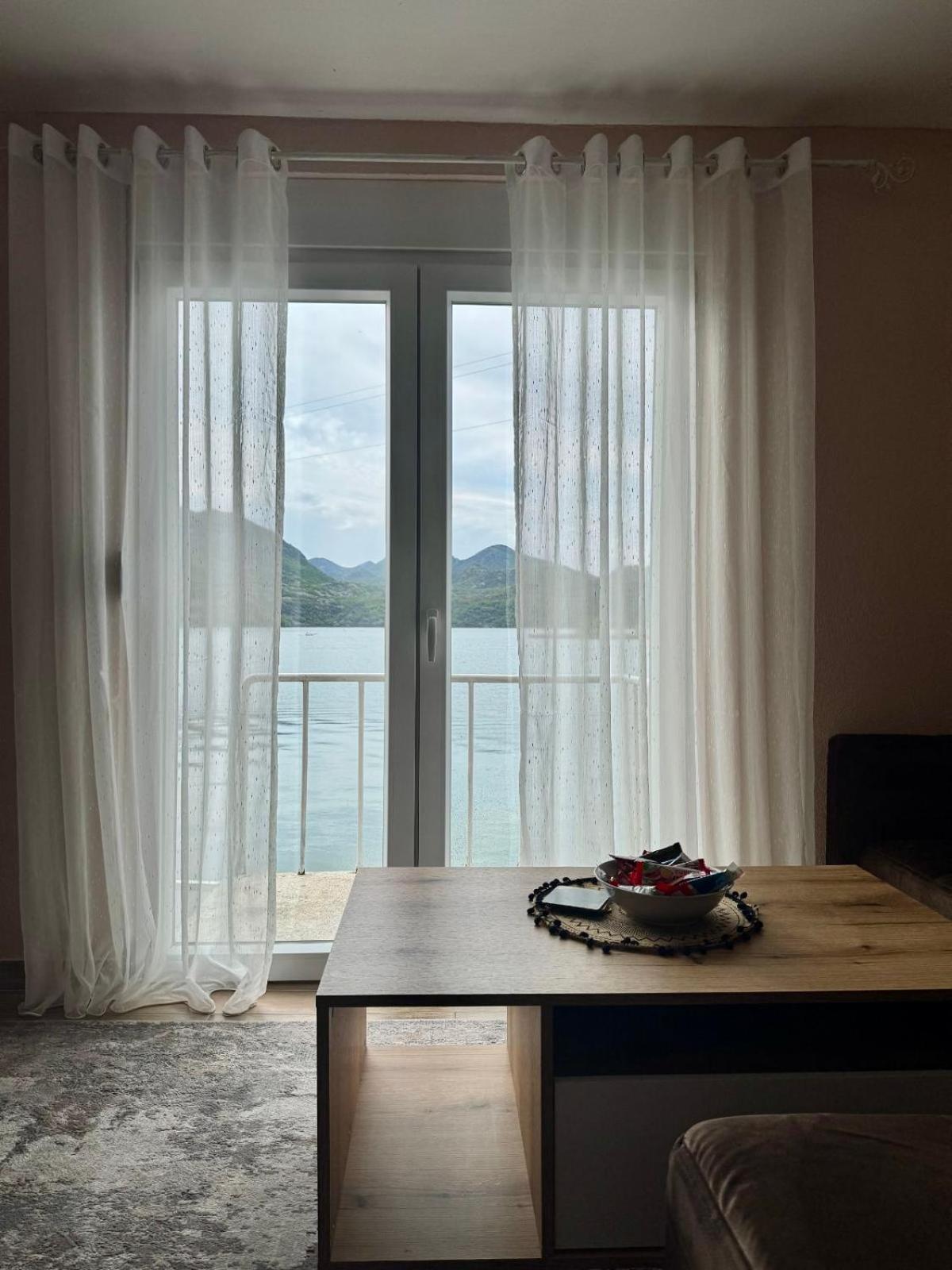Lakeside Harmony Apartment Golubovci ภายนอก รูปภาพ
