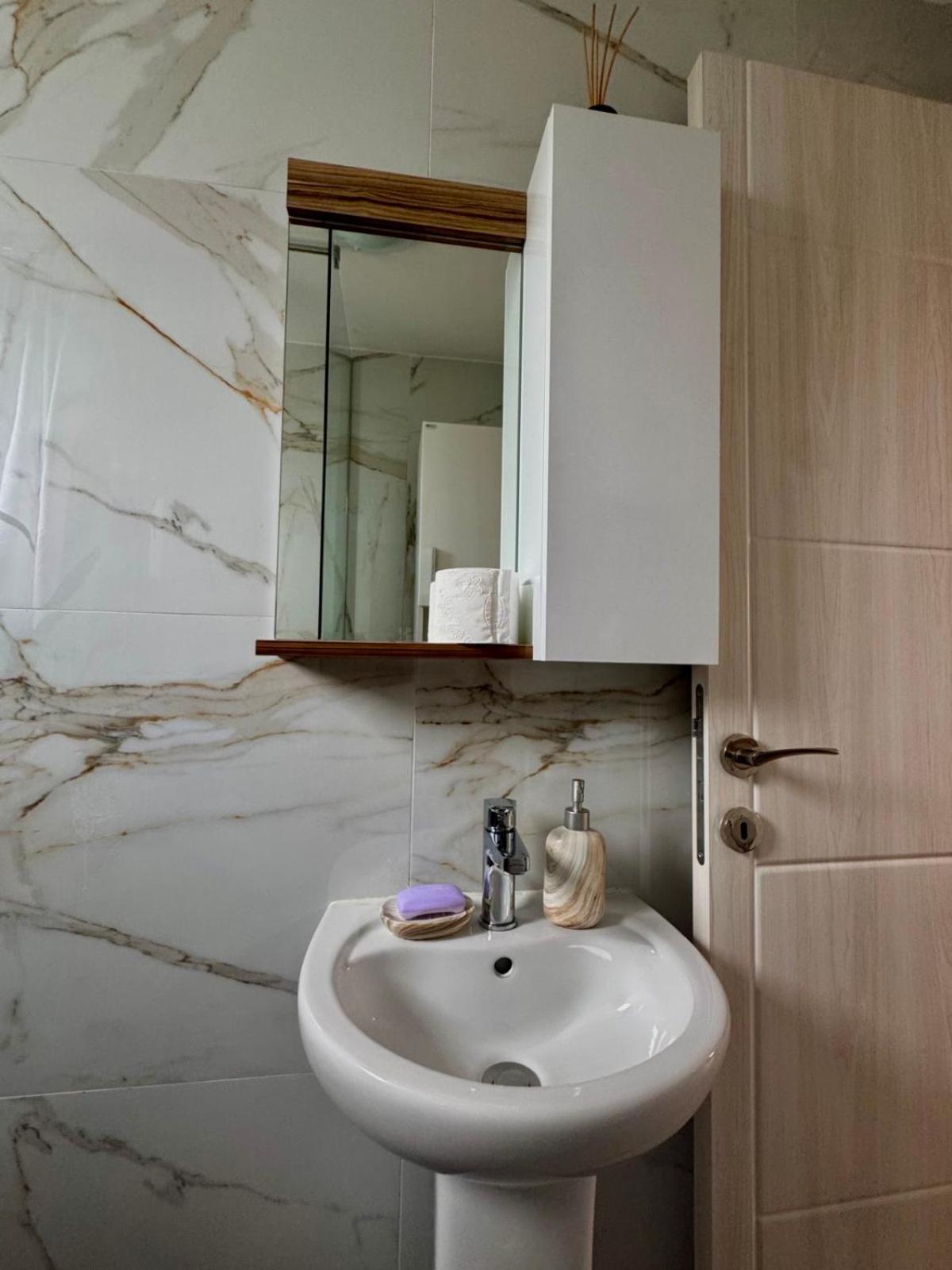 Lakeside Harmony Apartment Golubovci ภายนอก รูปภาพ