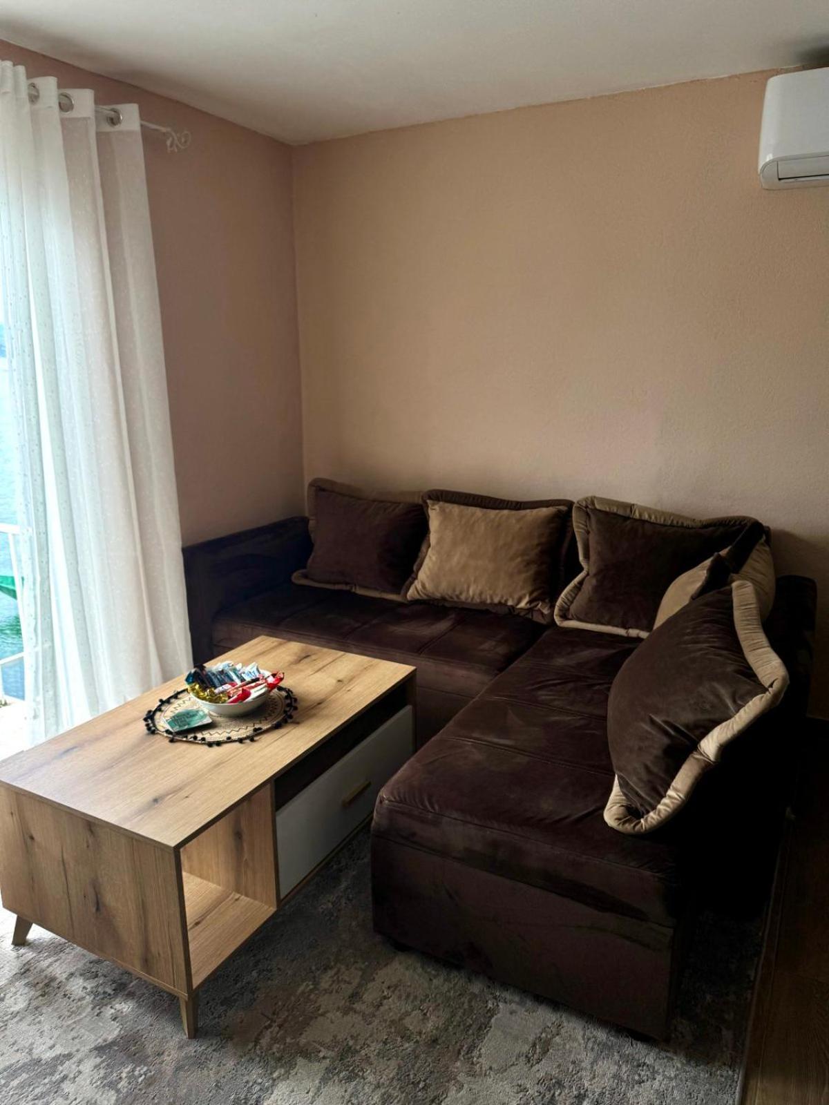 Lakeside Harmony Apartment Golubovci ภายนอก รูปภาพ